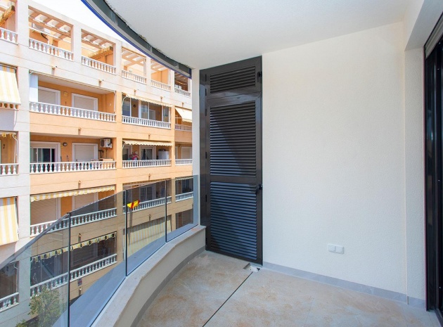 Resale - Apartment - Torrevieja - Paseo maritimo