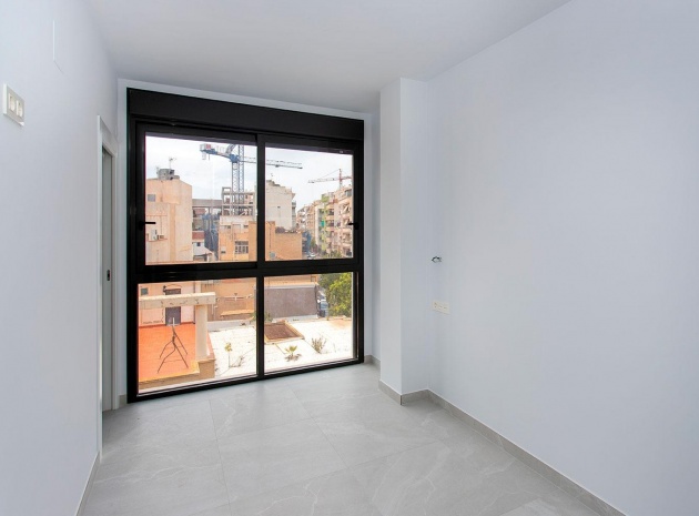 Resale - Apartment - Torrevieja - Paseo maritimo