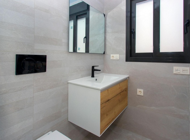 Resale - Apartment - Torrevieja - Paseo maritimo