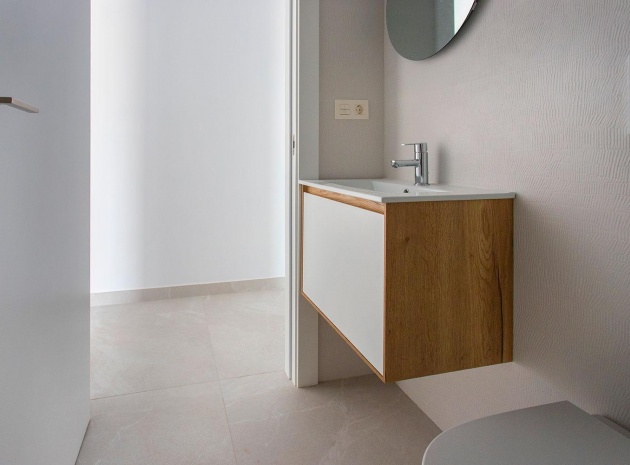 Resale - Apartment - Torrevieja - Paseo maritimo