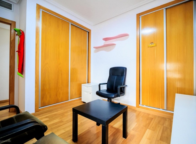 Resale - Apartment - Torrevieja - Centro