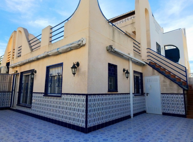 Resale - Villa - Torrevieja