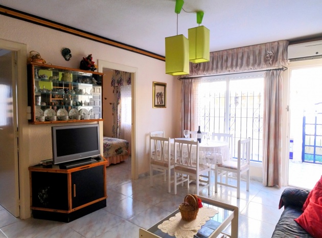 Resale - Villa - Torrevieja