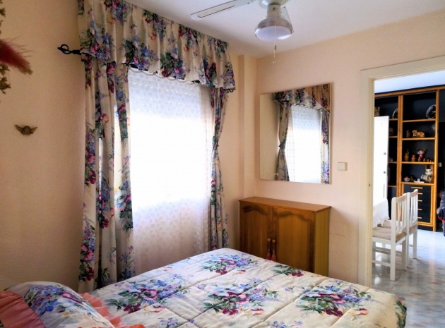 Resale - Villa - Torrevieja
