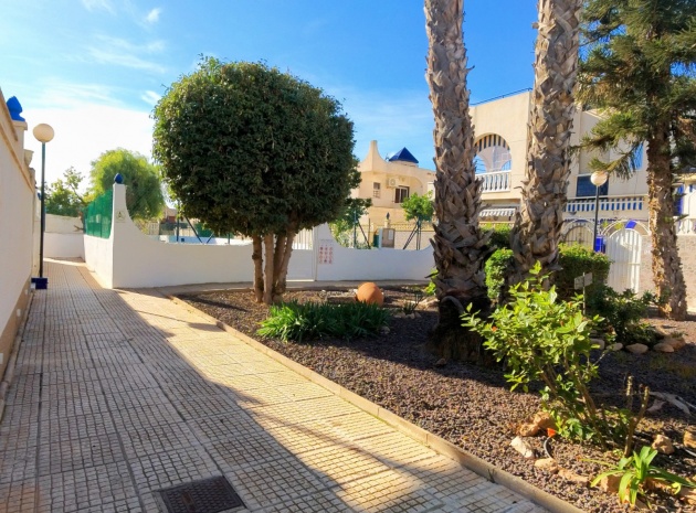 Resale - Villa - Torrevieja