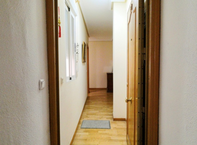 Resale - Apartment - Torrevieja - Centro
