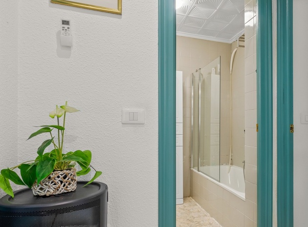 Resale - Apartment - Torrevieja - Playa de los Naufragos
