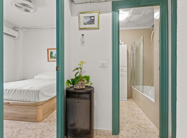 Resale - Apartment - Torrevieja - Playa de los Naufragos