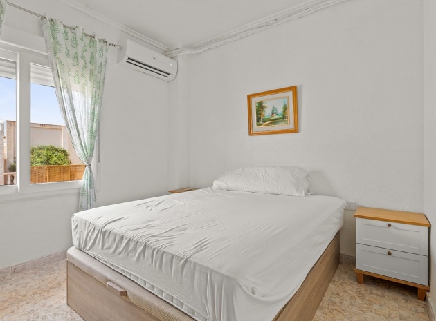 Resale - Apartment - Torrevieja - Playa de los Naufragos