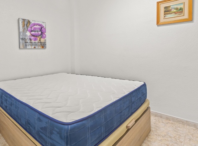 Resale - Apartment - Torrevieja - Playa de los Naufragos