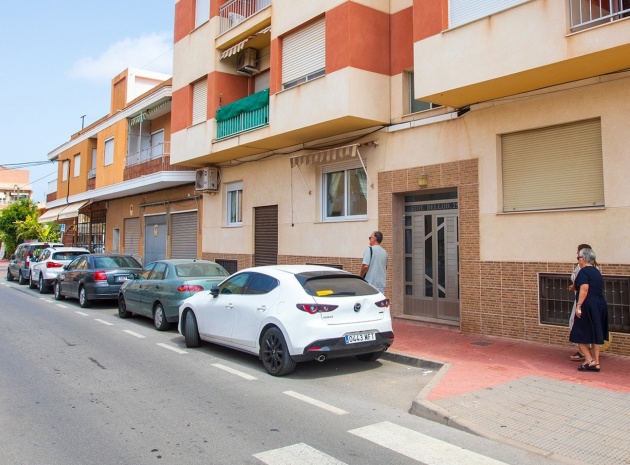 Resale - Apartment - Torrevieja - Playa de los Naufragos