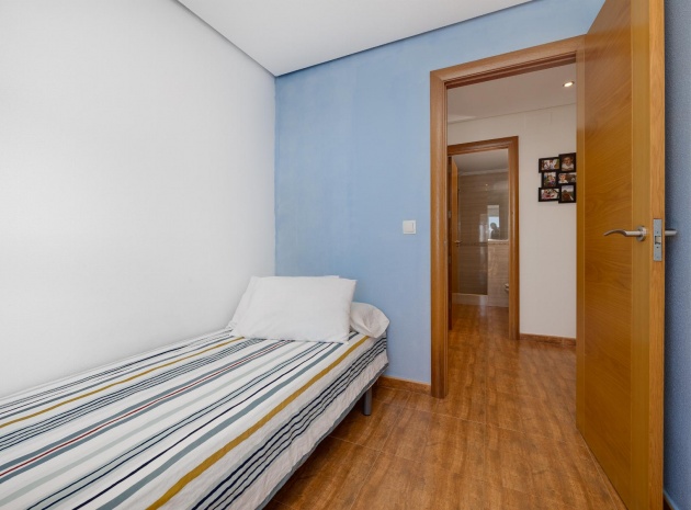 Resale - Apartment - Torrevieja - Playa Acequion