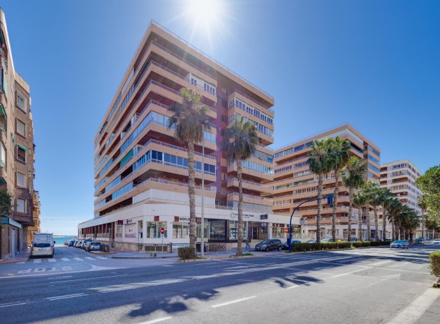 Resale - Apartment - Torrevieja - Playa Acequion