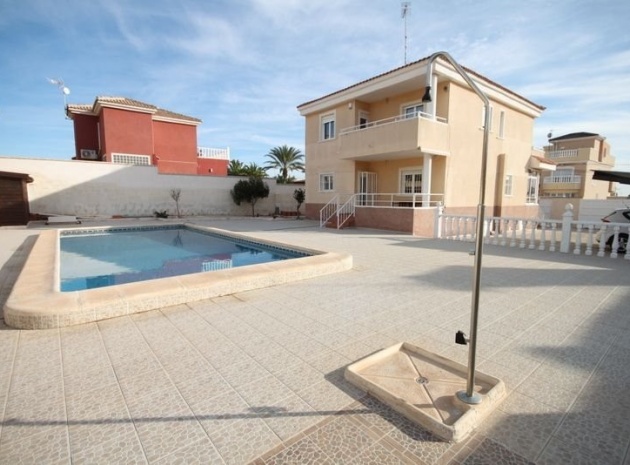 Resale - Villa - Torrevieja - Aguas Nuevas