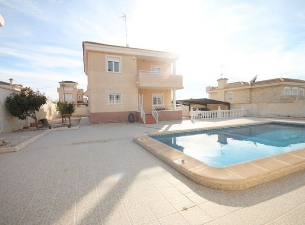 Resale - Villa - Torrevieja - Aguas Nuevas
