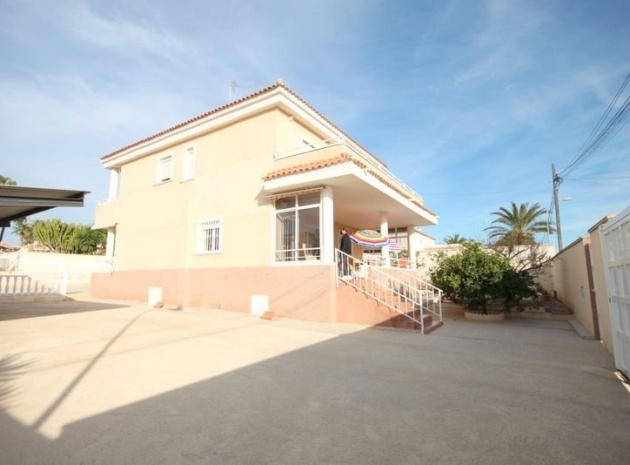 Resale - Villa - Torrevieja - Aguas Nuevas