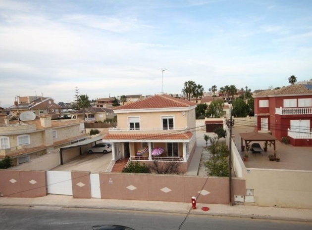 Resale - Villa - Torrevieja - Aguas Nuevas