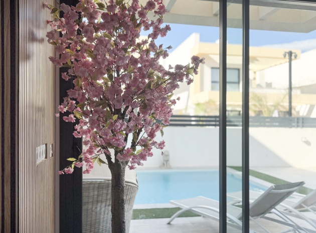 Resale - Villa - Los Montesinos - La Herrada