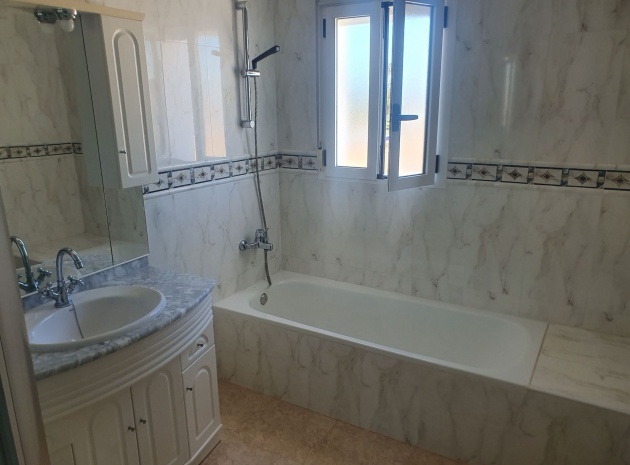 Resale - Villa - Algorfa