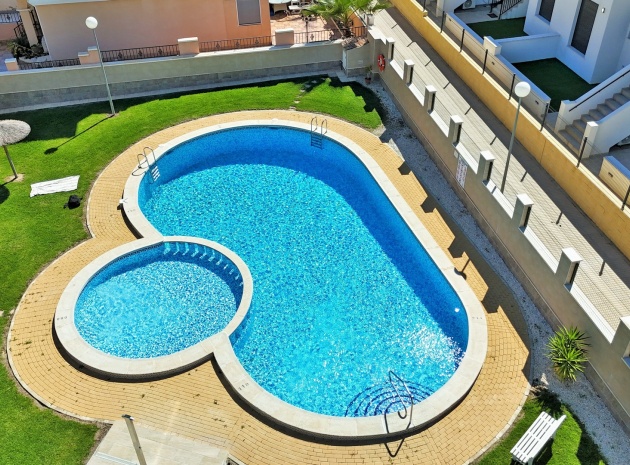 Resale - Townhouse - Villamartin - entre golf