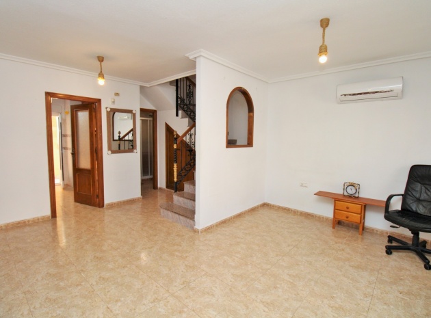Resale - Townhouse - Villamartin - entre golf