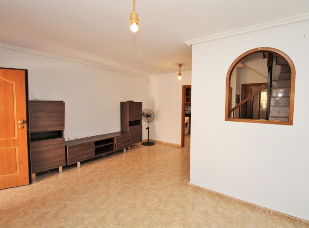 Resale - Townhouse - Villamartin - entre golf