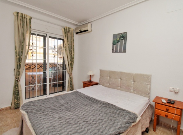 Resale - Townhouse - Villamartin - entre golf