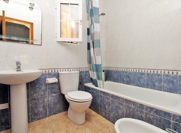 Resale - Townhouse - Villamartin - entre golf