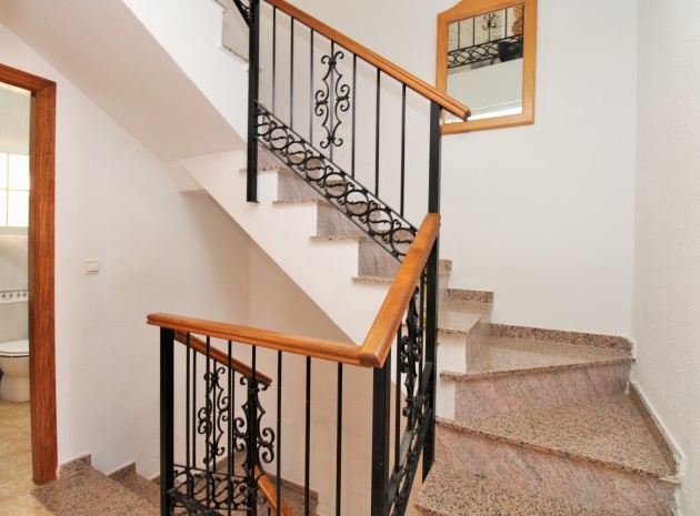 Resale - Townhouse - Villamartin - entre golf