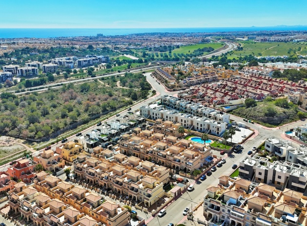 Resale - Townhouse - Villamartin - entre golf