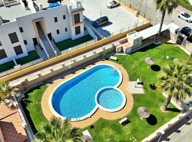 Resale - Townhouse - Villamartin - entre golf