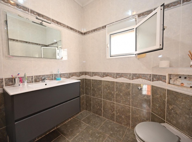 Resale - Casa - Torrevieja - Los balcones