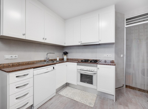 Resale - Apartment - Torrevieja - Piscinas naturales