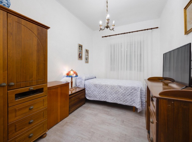 Resale - Apartment - Torrevieja - Piscinas naturales