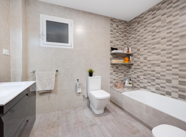Resale - Apartment - Torrevieja - Piscinas naturales