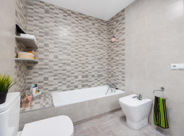 Resale - Apartment - Torrevieja - Piscinas naturales