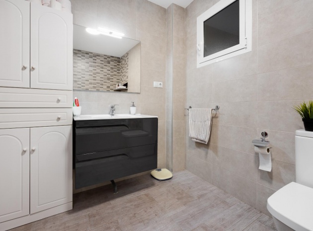 Resale - Apartment - Torrevieja - Piscinas naturales
