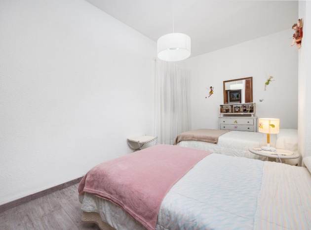 Resale - Apartment - Torrevieja - Piscinas naturales
