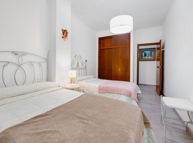 Resale - Apartment - Torrevieja - Piscinas naturales