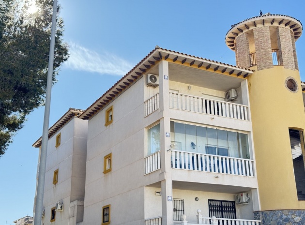 Resale - Apartment - Villamartin