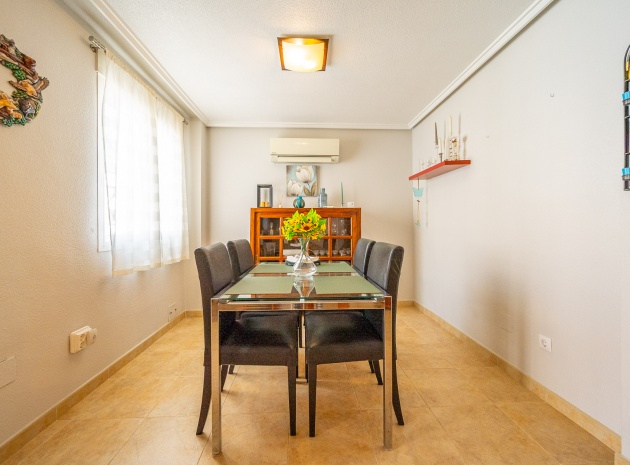 Återförsäljning - Villa - Torrevieja - Aguas Nuevas