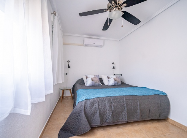 Återförsäljning - Villa - Torrevieja - Aguas Nuevas