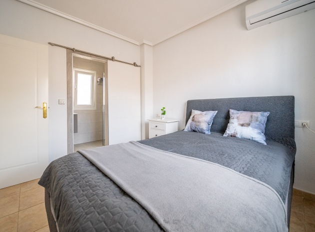 Återförsäljning - Villa - Torrevieja - Aguas Nuevas