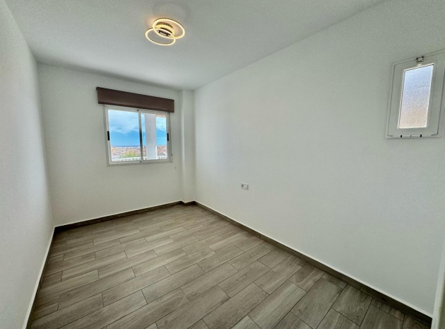 Revente - Appartement - Torrevieja - Nueva Torrevieja