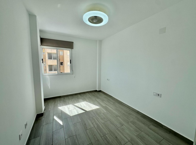 Revente - Appartement - Torrevieja - Nueva Torrevieja