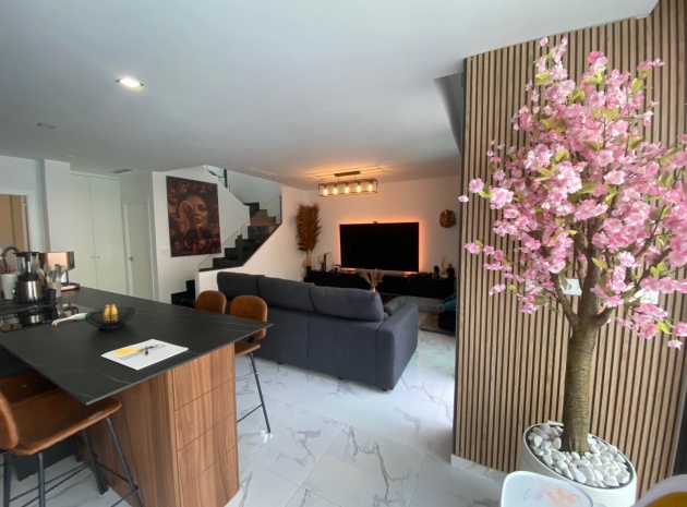 Resale - Villa - Los Montesinos - La Herrada