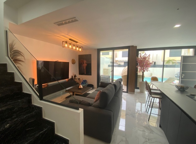 Resale - Villa - Los Montesinos - La Herrada
