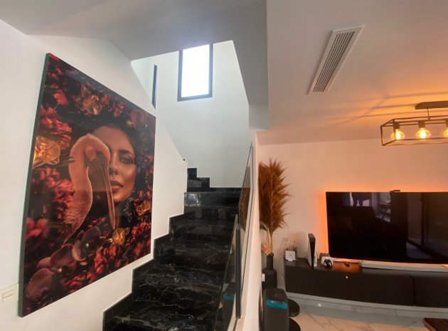 Resale - Villa - Los Montesinos - La Herrada