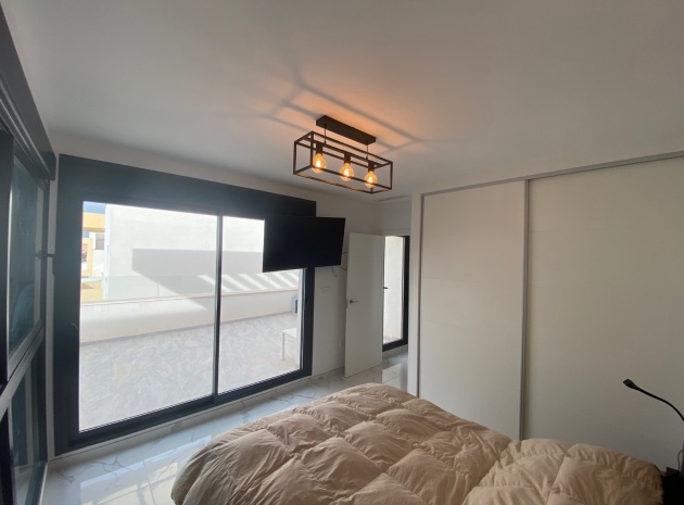 Resale - Villa - Los Montesinos - La Herrada