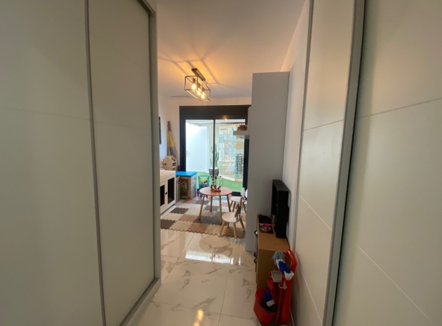 Resale - Villa - Los Montesinos - La Herrada